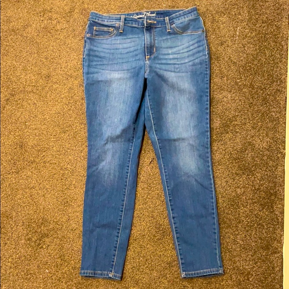 Like new Universal Thread skinny jeans!